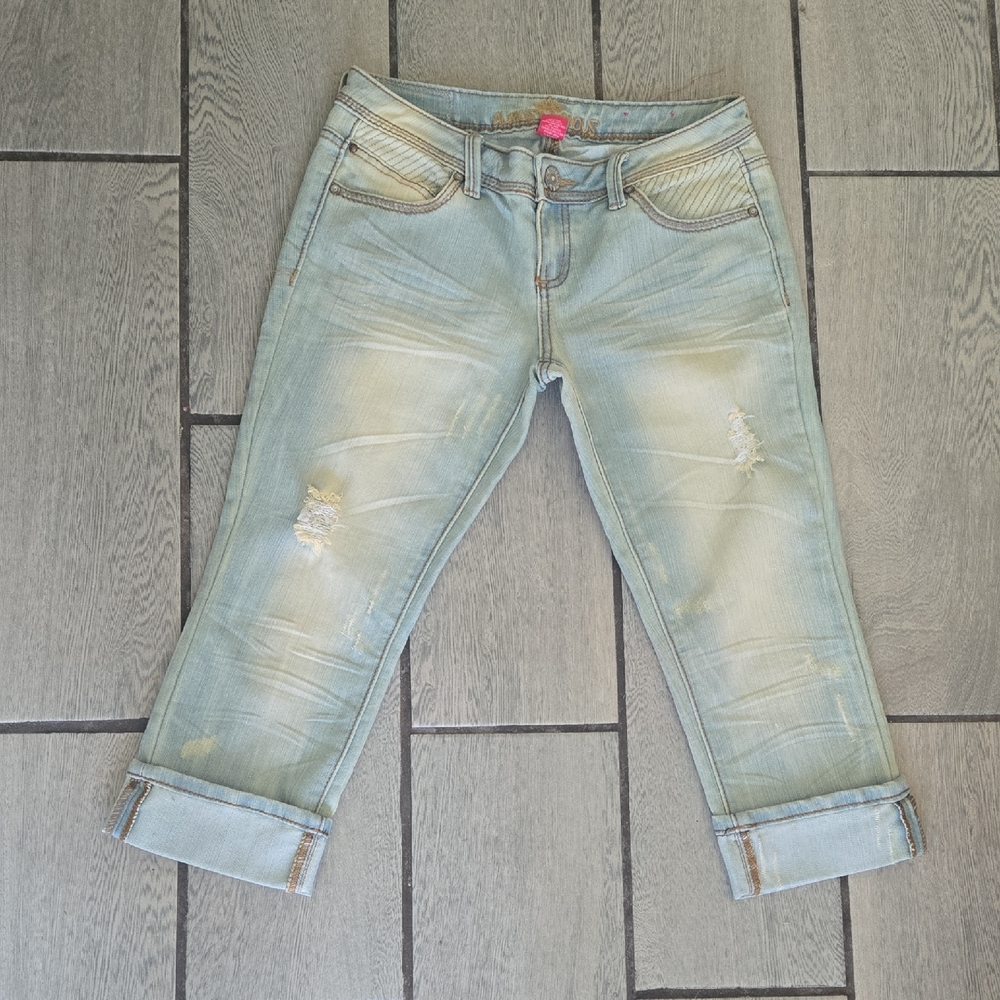 Almost Famous Light Blue Distressed Cropped‎ Jeans Size 7 J43